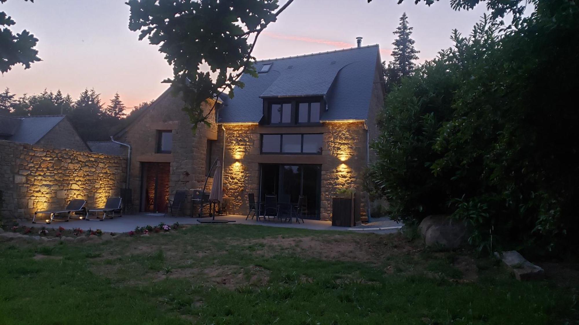 Maison D'Hote Avec Sauna Et Jacuzzi A La Campagne Les Portes du Coglais Exterior photo